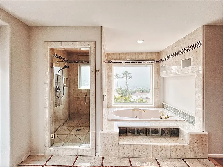 289 S Owens Dr — Photo 19