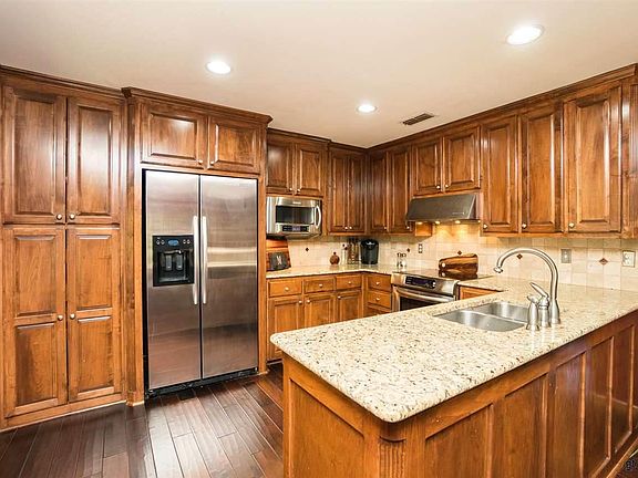 3rd image of 1207 Maywood Dr