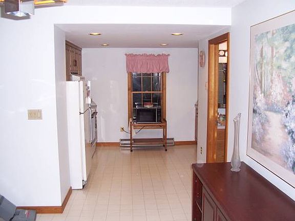 4th image of 35 Burnham St Floor 2