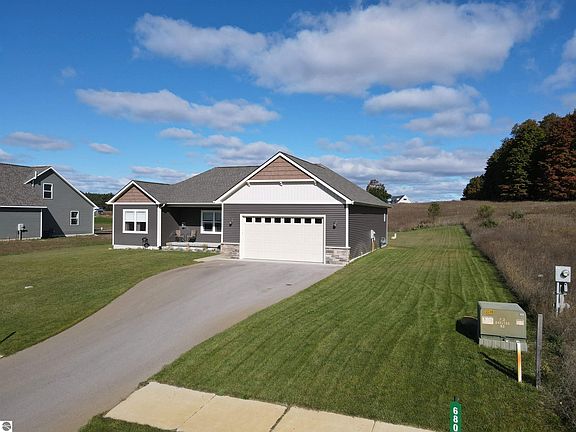 2nd image of 6806 Wayfarer Ln