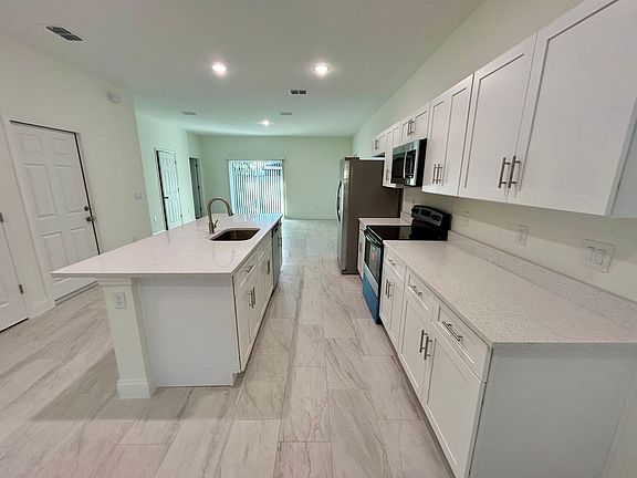 3rd image of 1034 Randall St