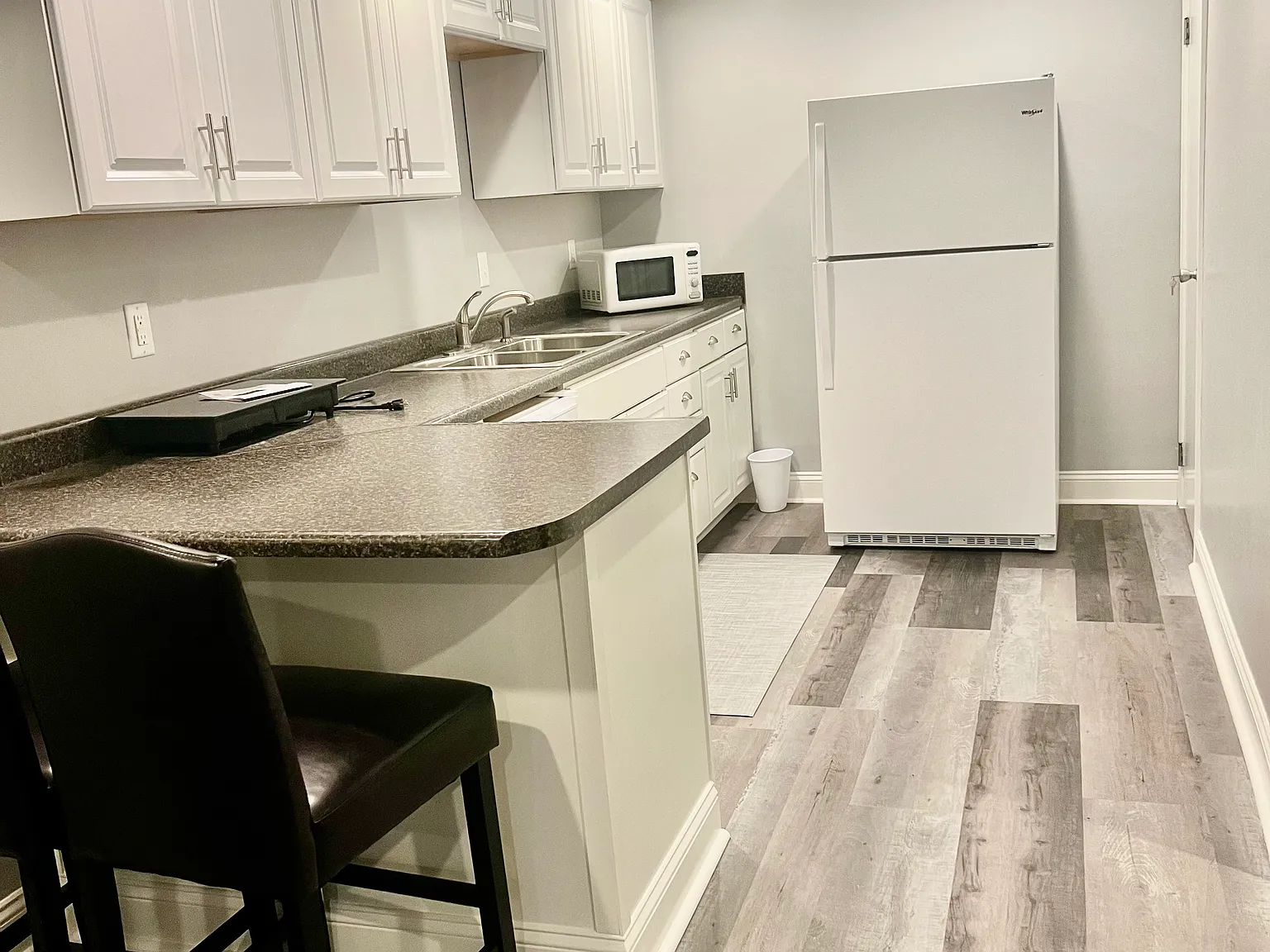 1 bed, 1044 sqft, $1,890 — Photo 4