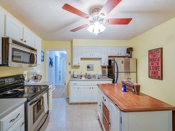 Kitchen 3858 Azalean Drive
