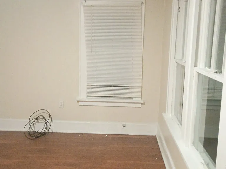 1534 E Broadway St — Photo 13