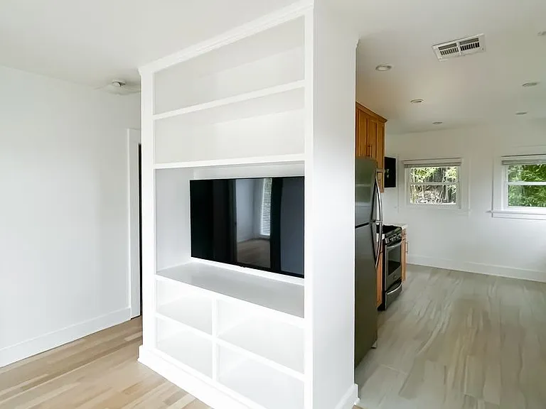 Unbelievable Stand-Alone 2-Bedroom House in Prime West Hollywood Hills — Photo 13