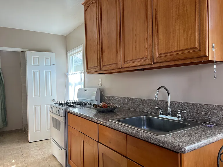 5575 1/2 Angelus Ave — Photo 17