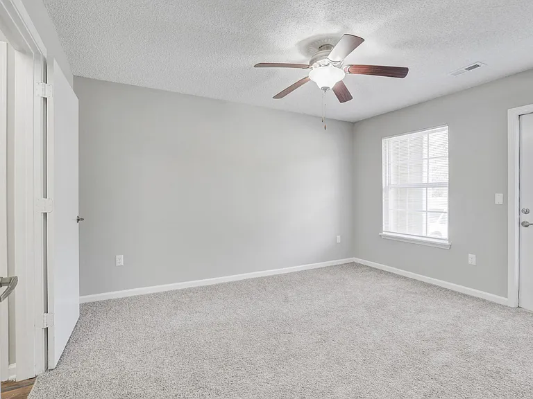 Highland Ridge Apartment Homes — Photo 10