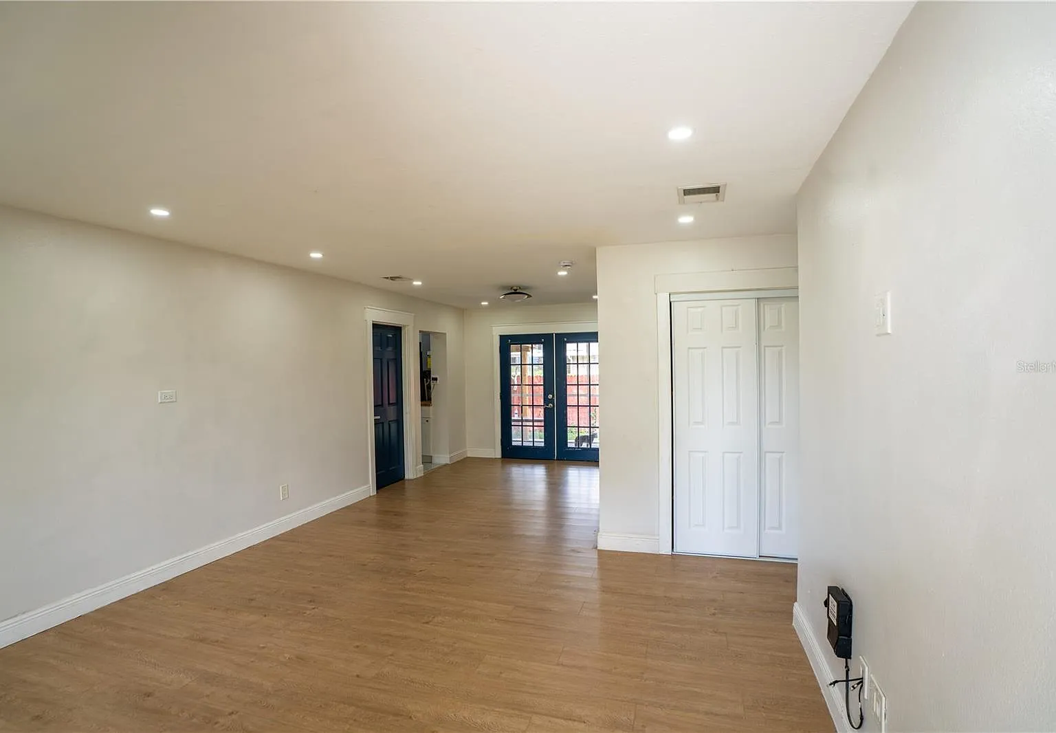 3 bed, 2.0 bath, 1280 sqft, $2,200 — Photo 4