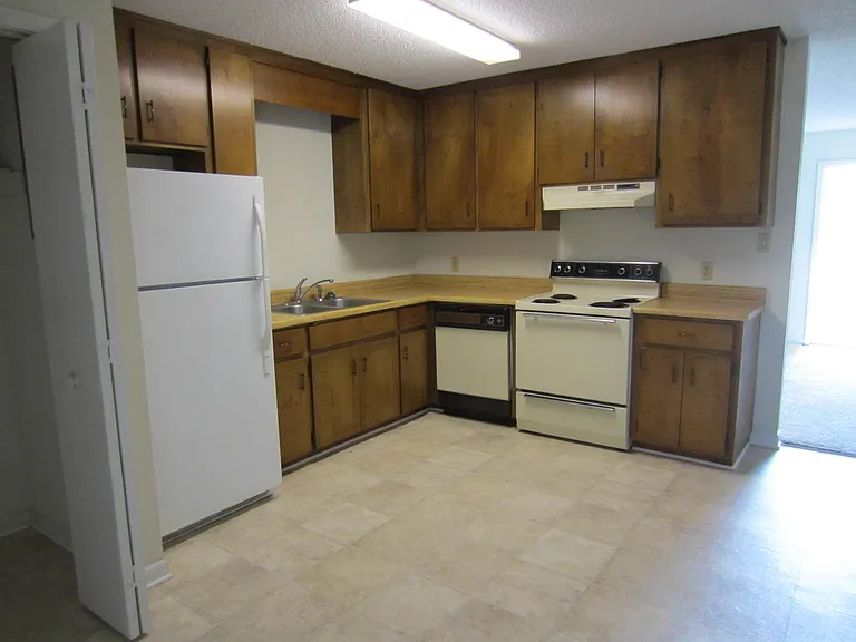 Chimney Creek Apartments — Photo 40