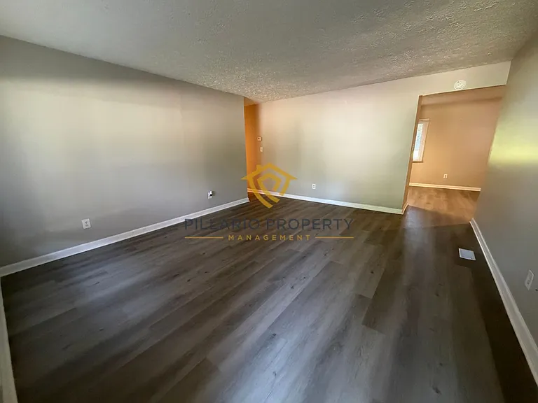 4441 N Vinewood Ave — Photo 9