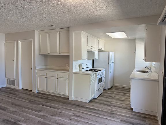5th image of 1001 E Cypress Ave #7