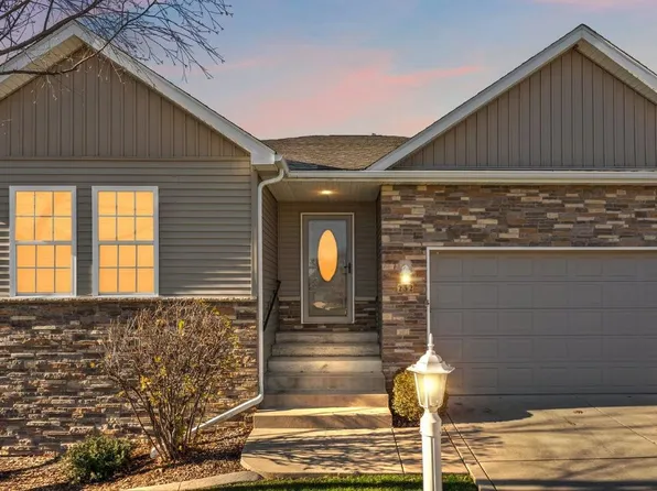 232 Waters End Ct, Valparaiso, IN 46385