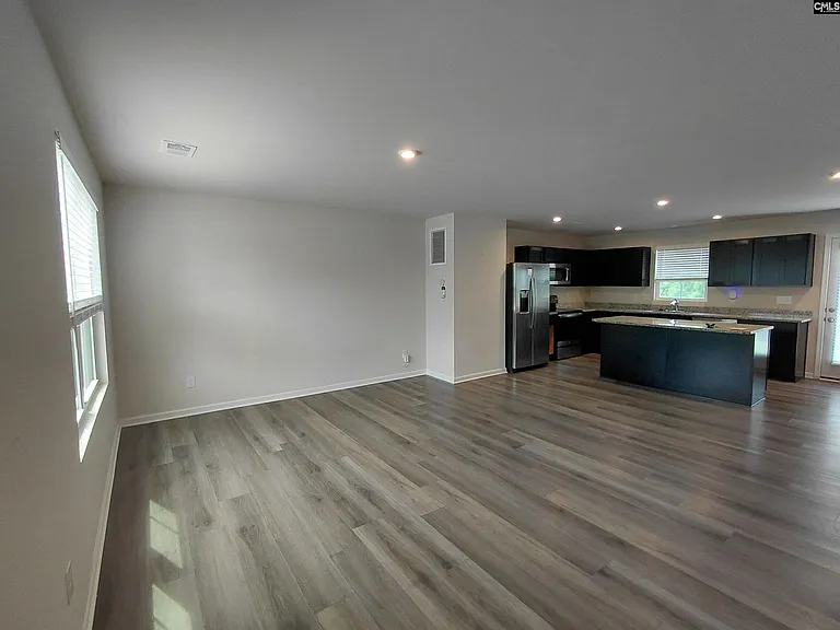 329 Saskatoon Dr — Photo 3