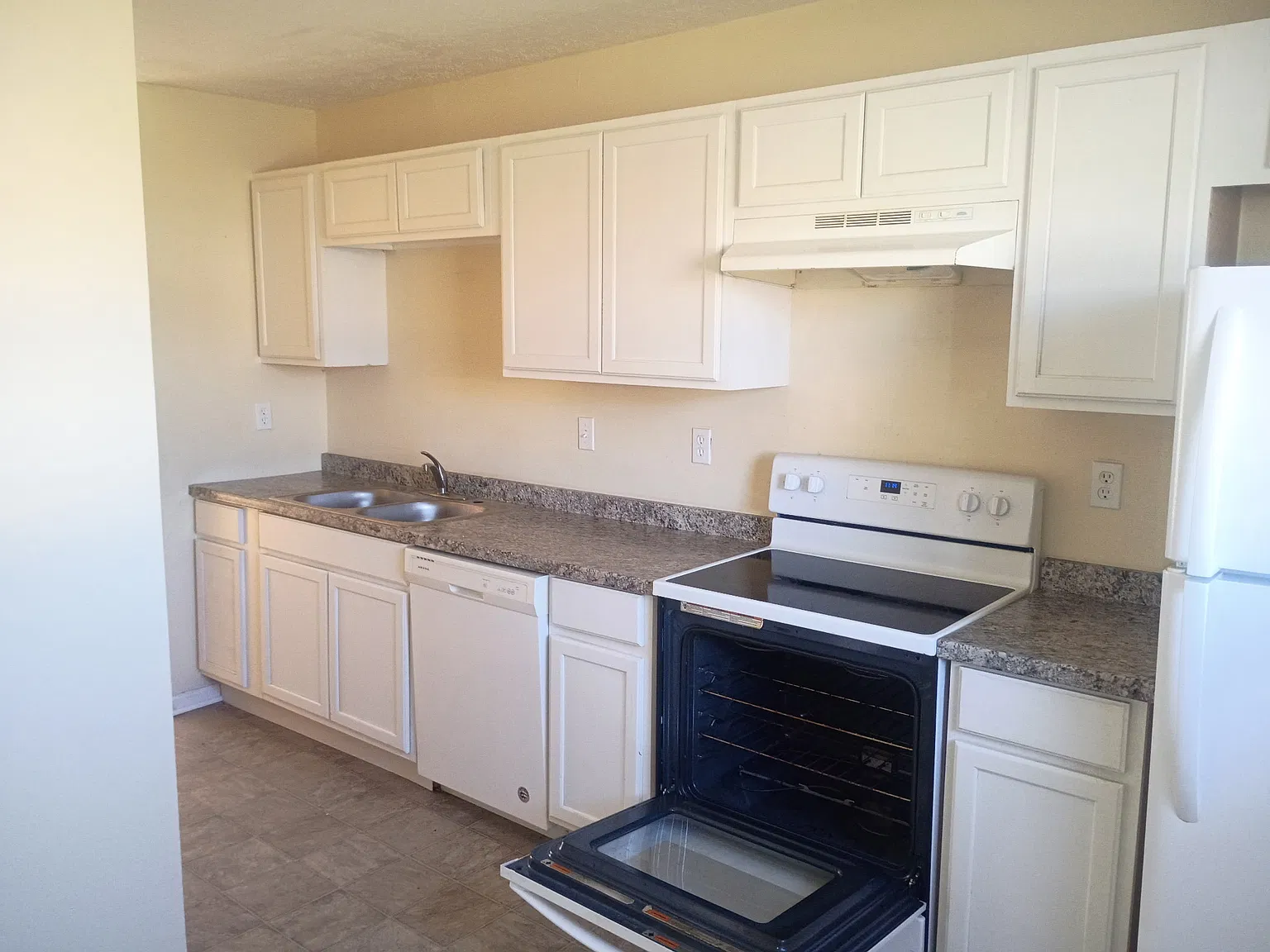 3 bed, 1.5 bath, 1224 sqft, $1,375 — Photo 3