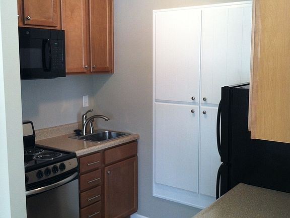 2nd image of 124A E Hoover St