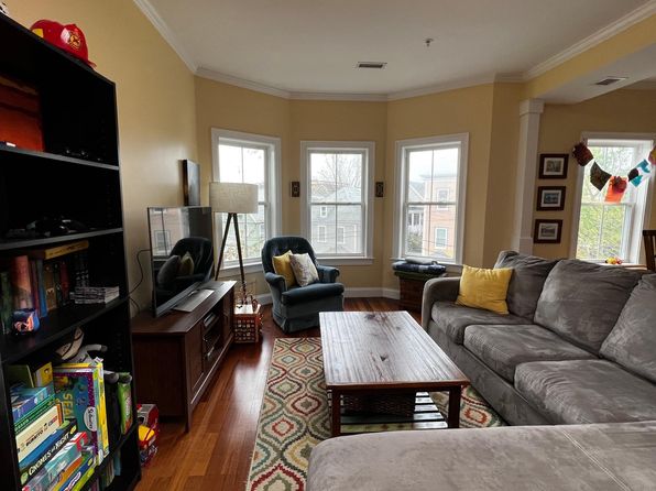 35 Magnolia Ave APT 6