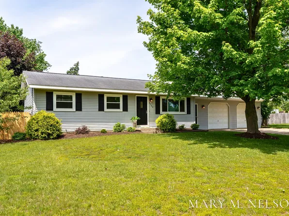 4146 Sandy Dr, Dorr, MI 49323