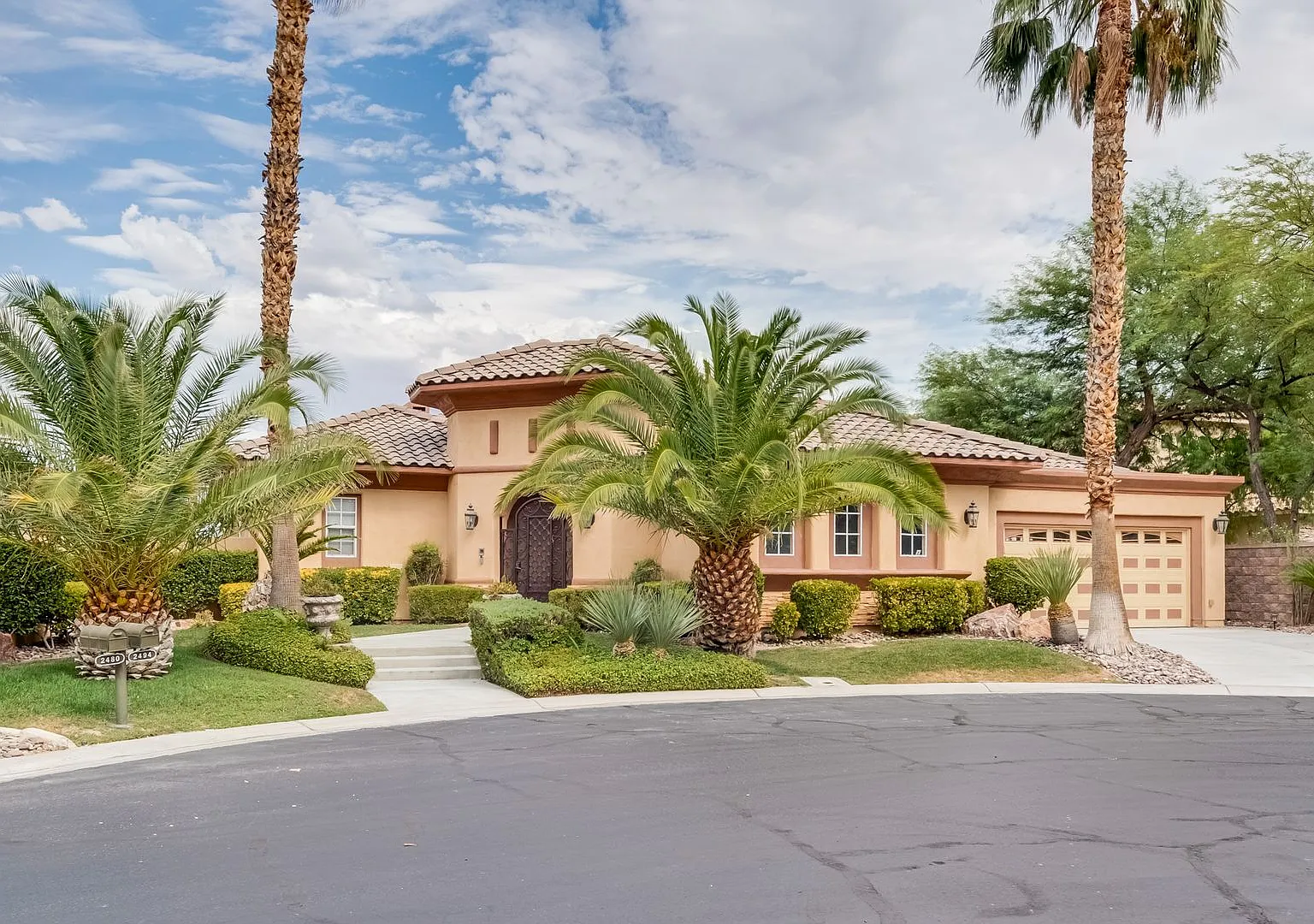 Spacious Luxury Home in Desirable Red Rock Country Club — Photo 1