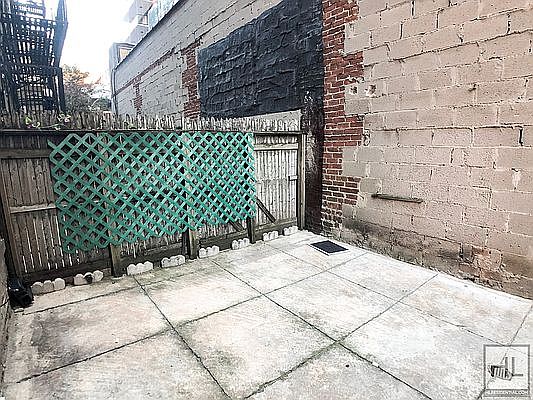 1st image of 258 W 15th St #Re