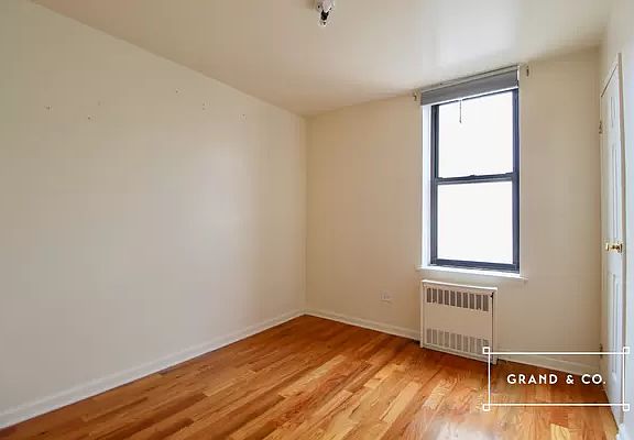 5th image of 393 Hewes St APT 6C