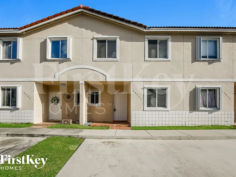 13921 SW 173rd Ter — Photo 1