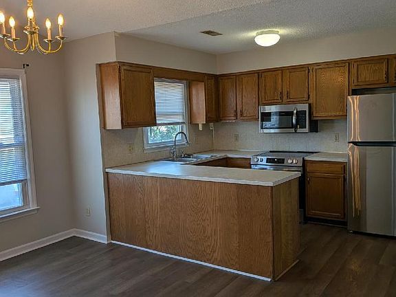 4th image of 143 W Victoria Ct APT F