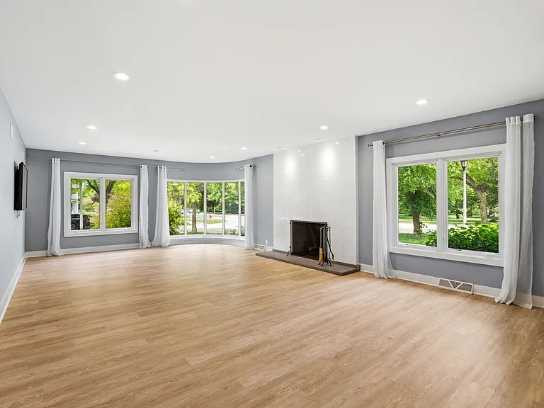 4515 N Lake Dr — Photo 9