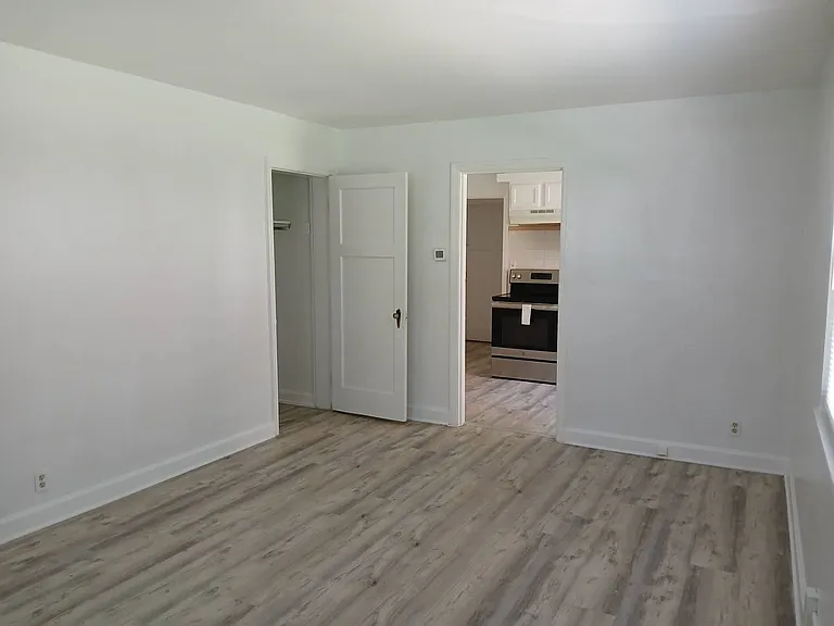 238 E Beechwood Ave — Photo 1