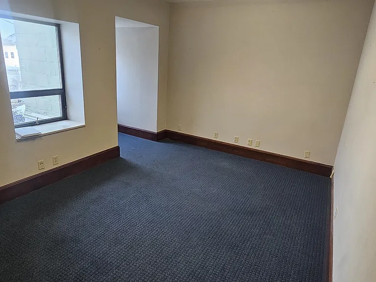 502 Oak St — Photo 8