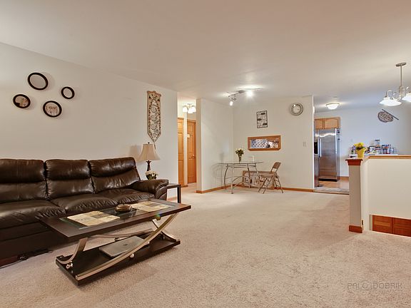 5th image of 140 Brewster Ct APT D