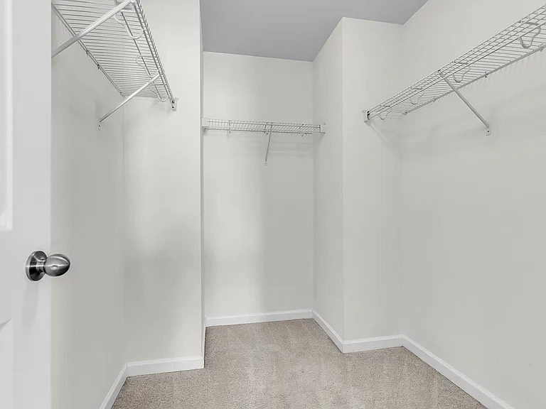 212 Longford Dr — Photo 40