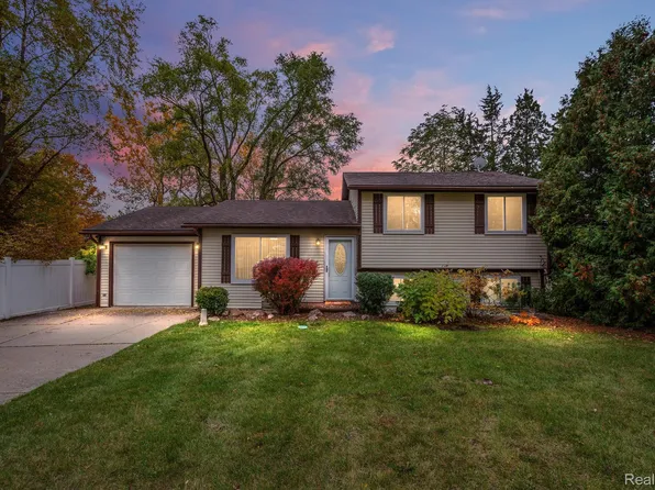 755 Amberwood St, Auburn Hills, MI 48326