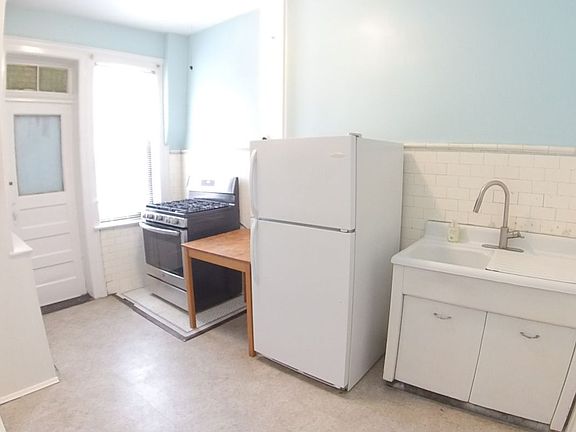 5th image of 1522 Putnam Ave #1A