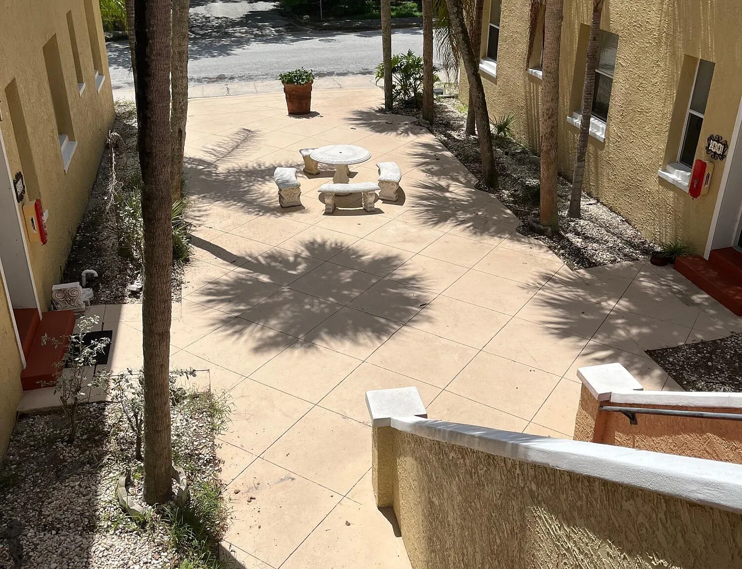 2 bed, 1.0 bath, 970 sqft, $1,400 — Photo 2