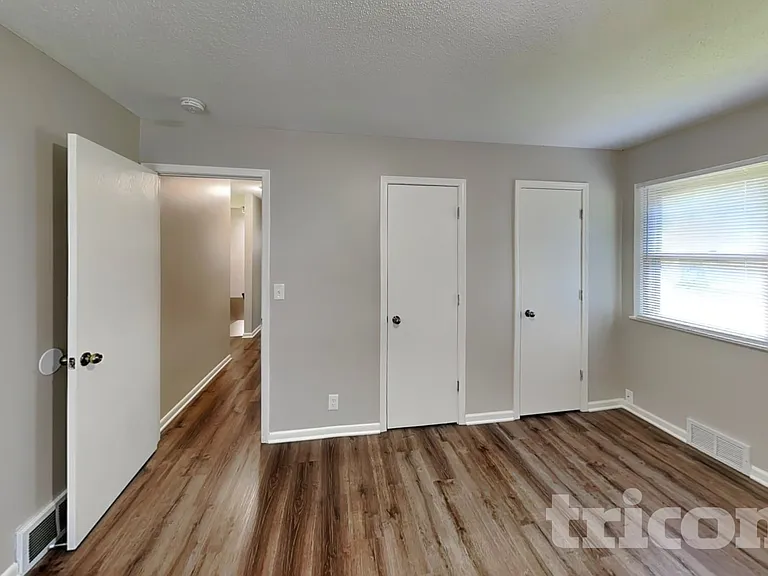 1572 Pullman Ave — Photo 11