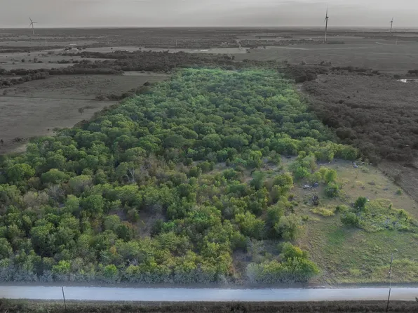295 Hcr #3240, Mount Calm, TX 76673