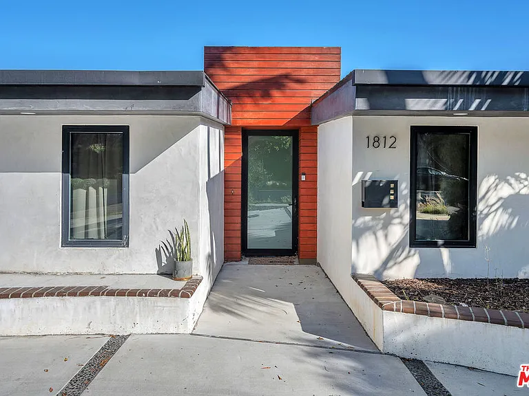 1812 Navy St — Photo 4
