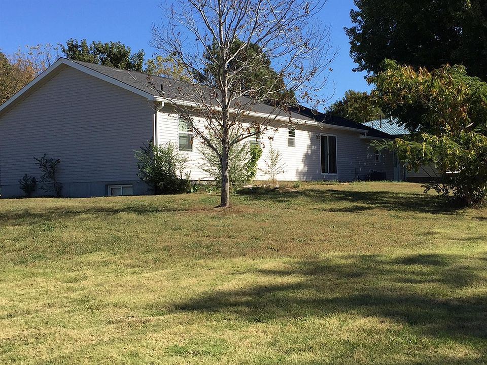 2nd image of 515 Custer Ave