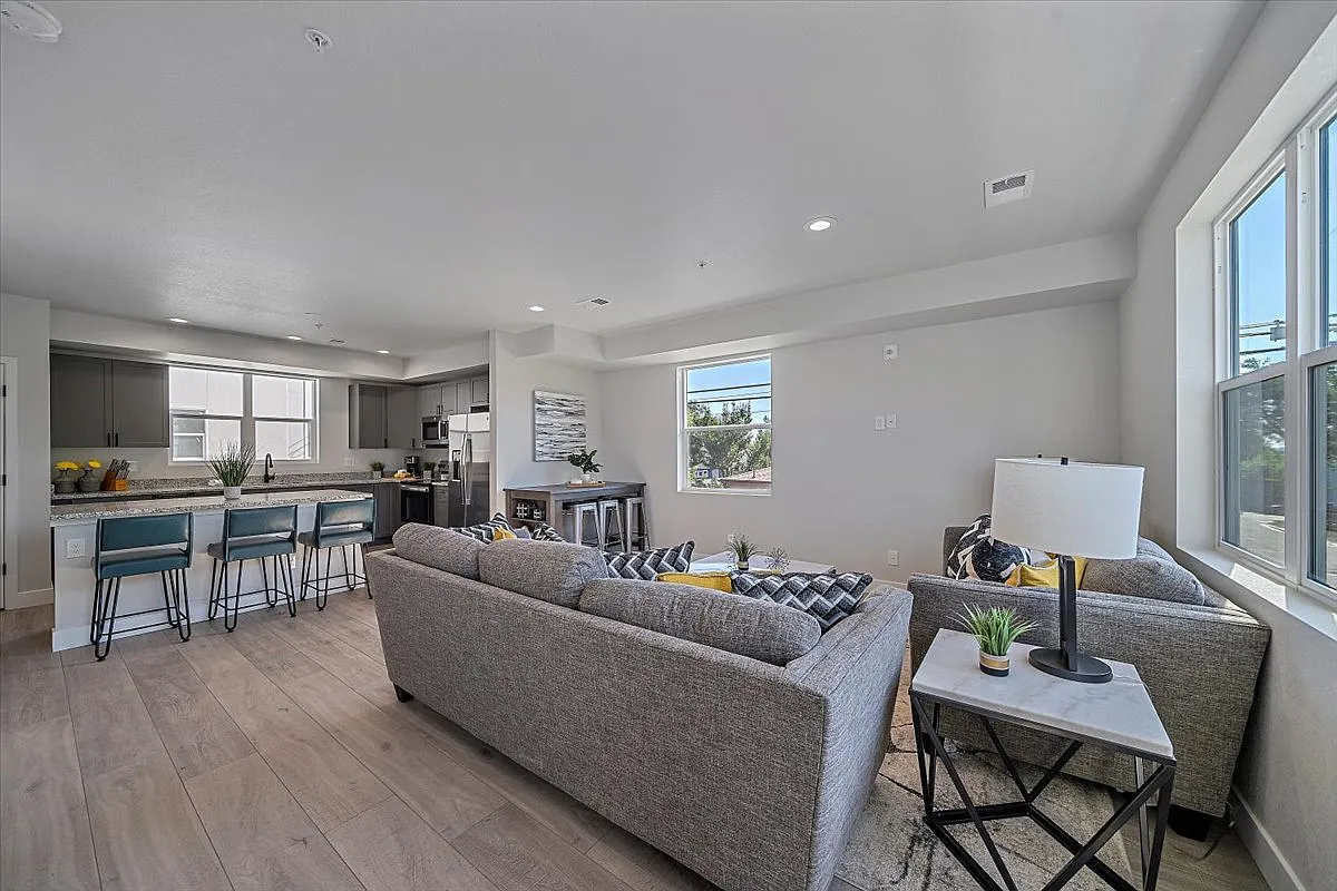 3 bed, 1603 sqft, $3,000 — Photo 4