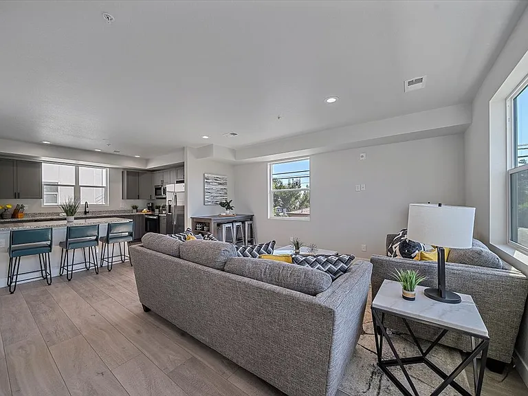 1320 Benton St — Photo 24