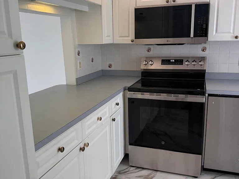 1100 Pine Dr #102 — Photo 8