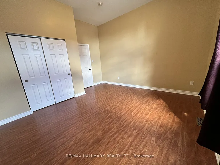 374 Dundas St E #2 — Photo 9
