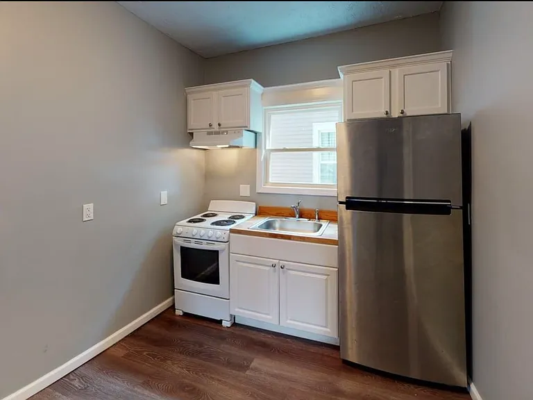 1011 N Pine St — Photo 2
