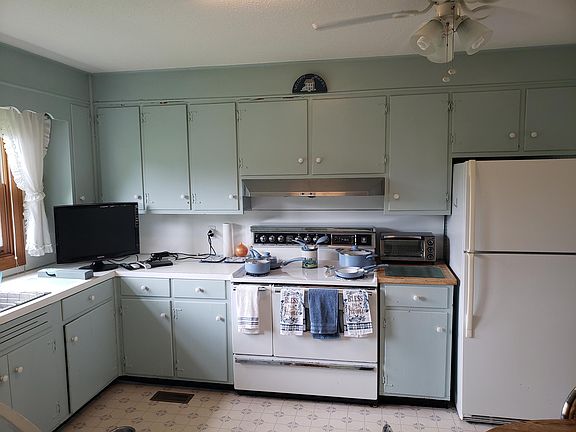 5th image of 211 Sargeant St