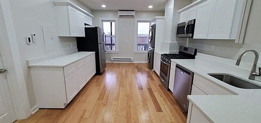 Eat-in Kitchen