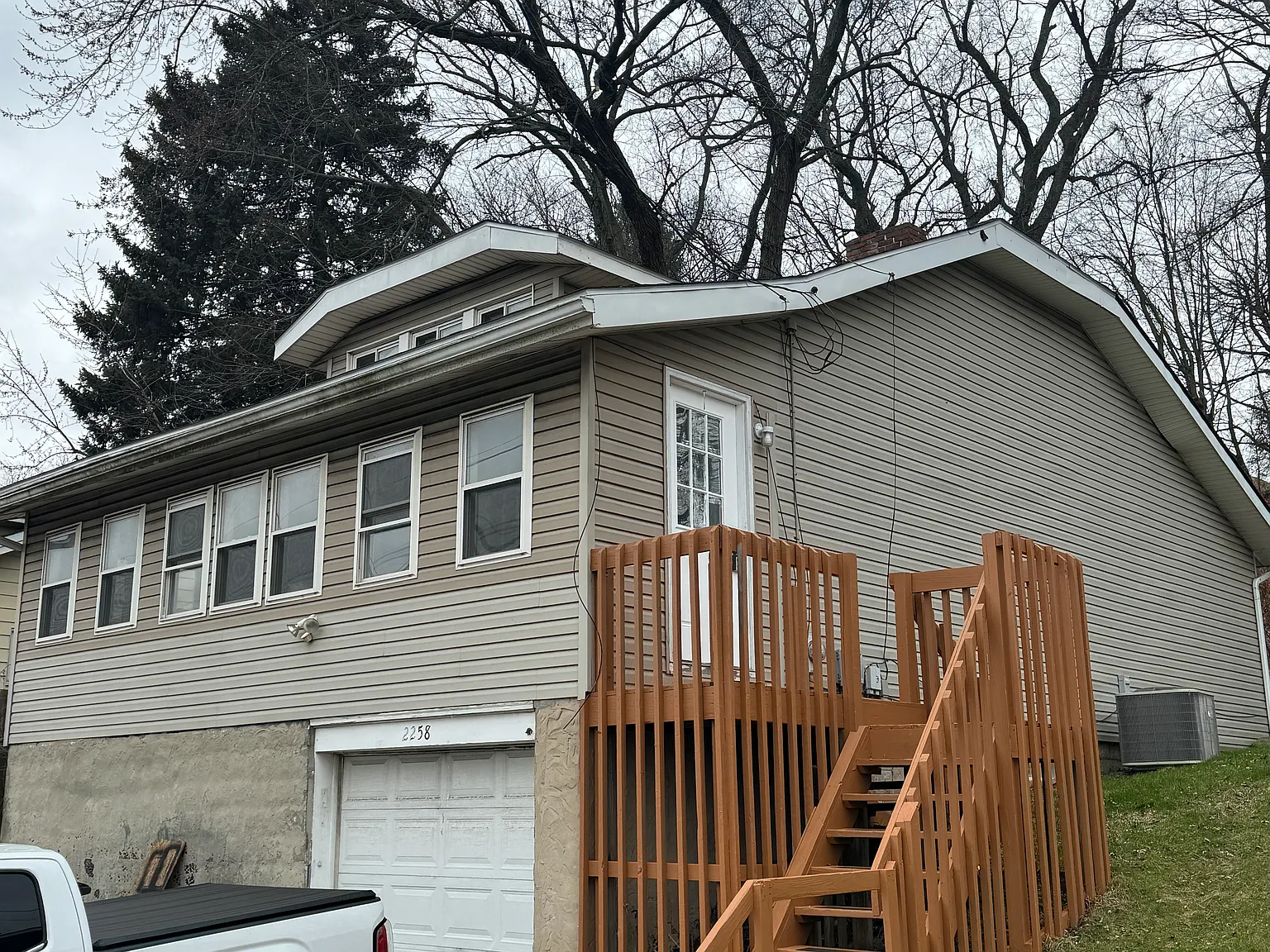 3 bed, 1.5 bath, 1282 sqft, $1,425 — Photo 1