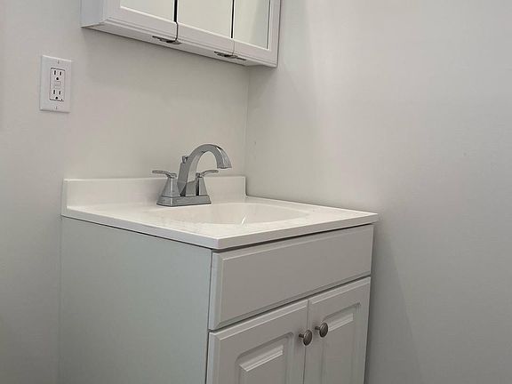 3rd image of 4530 Lafayette Ave APT 4