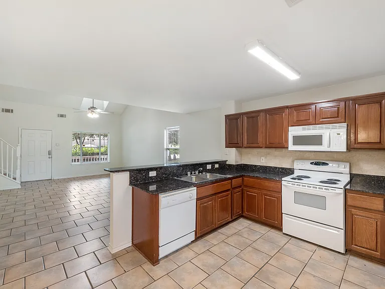 1720 Boardwalk Ct — Photo 11