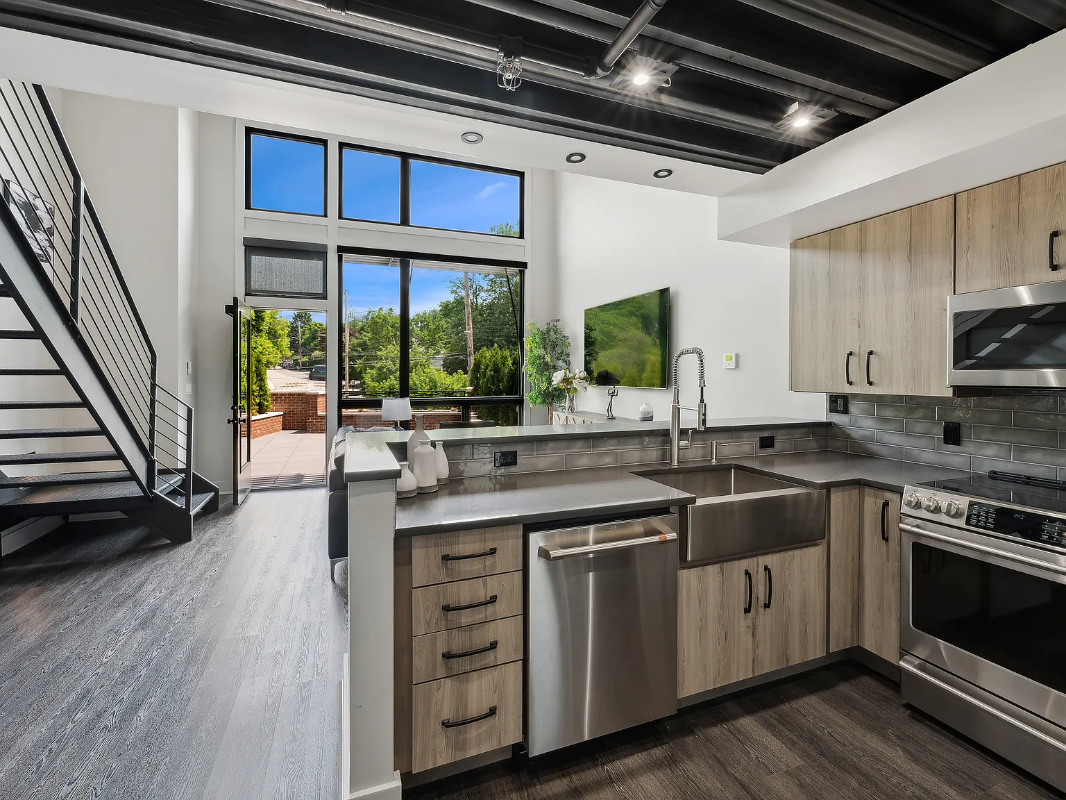1 bed, 950 sqft, $4,700 — Photo 3