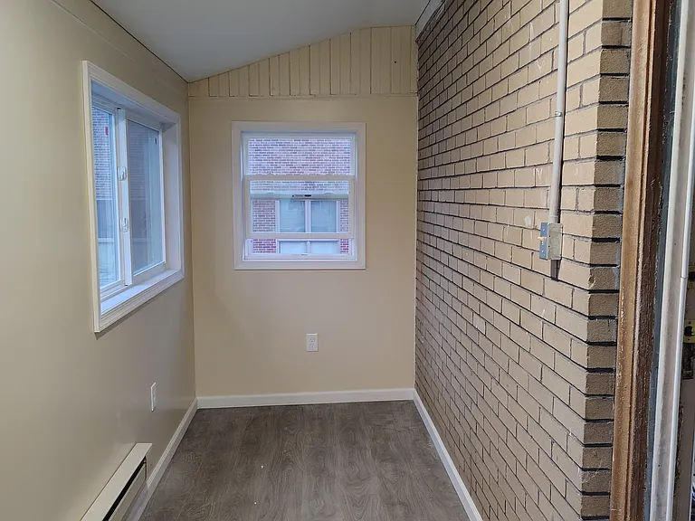 819 W 4th St #2 — Photo 10